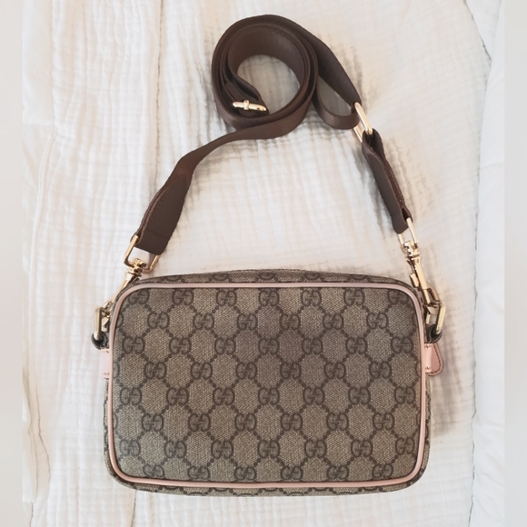 Gucci GG Supreme crossbody - Picture 2 of 14